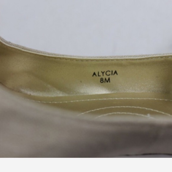 Tahari Heels - Picture 4 of 4